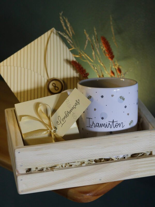 Kit Evocação com caneca, carta e fotos.